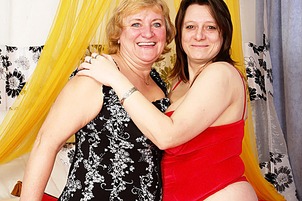 Naughty beata makes granny evita ejaculate violent.